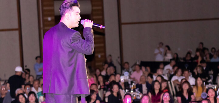 Fans flocked to iLani to see Ung Hoang Phuc sing his latest tunes.