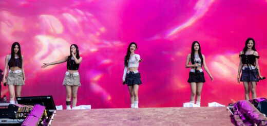 NewJeans, a K-pop girl group, draws a record-breaking crowd to Lollapalooza Chicago